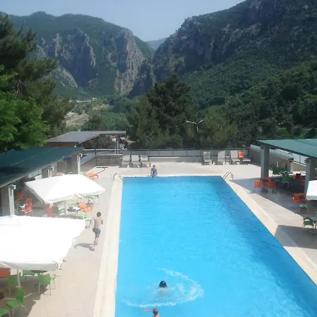 Apolis Πανσιόν Mouzaki